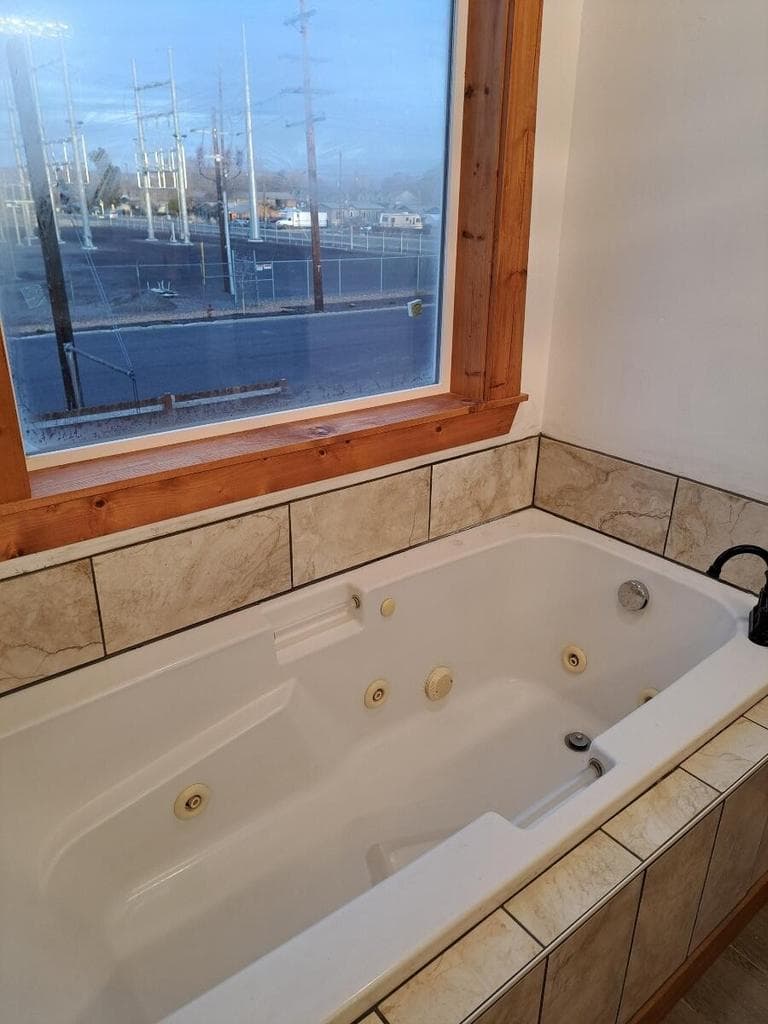 Photo of 597 NW 8th Street 19 of 25