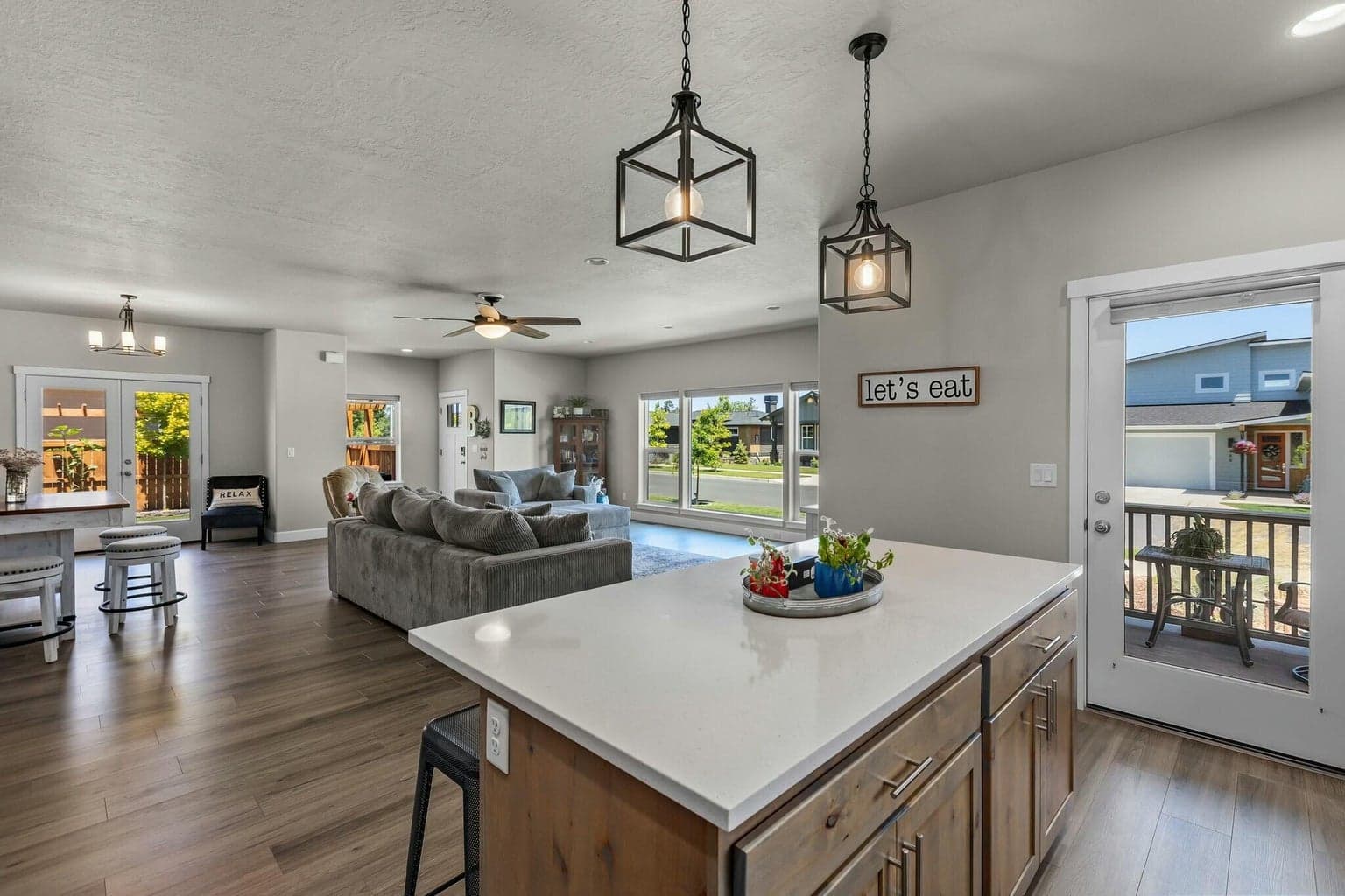 Photo of 703 13th 2 of 28