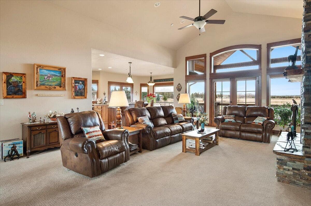 Vaulted ceilings and large windows