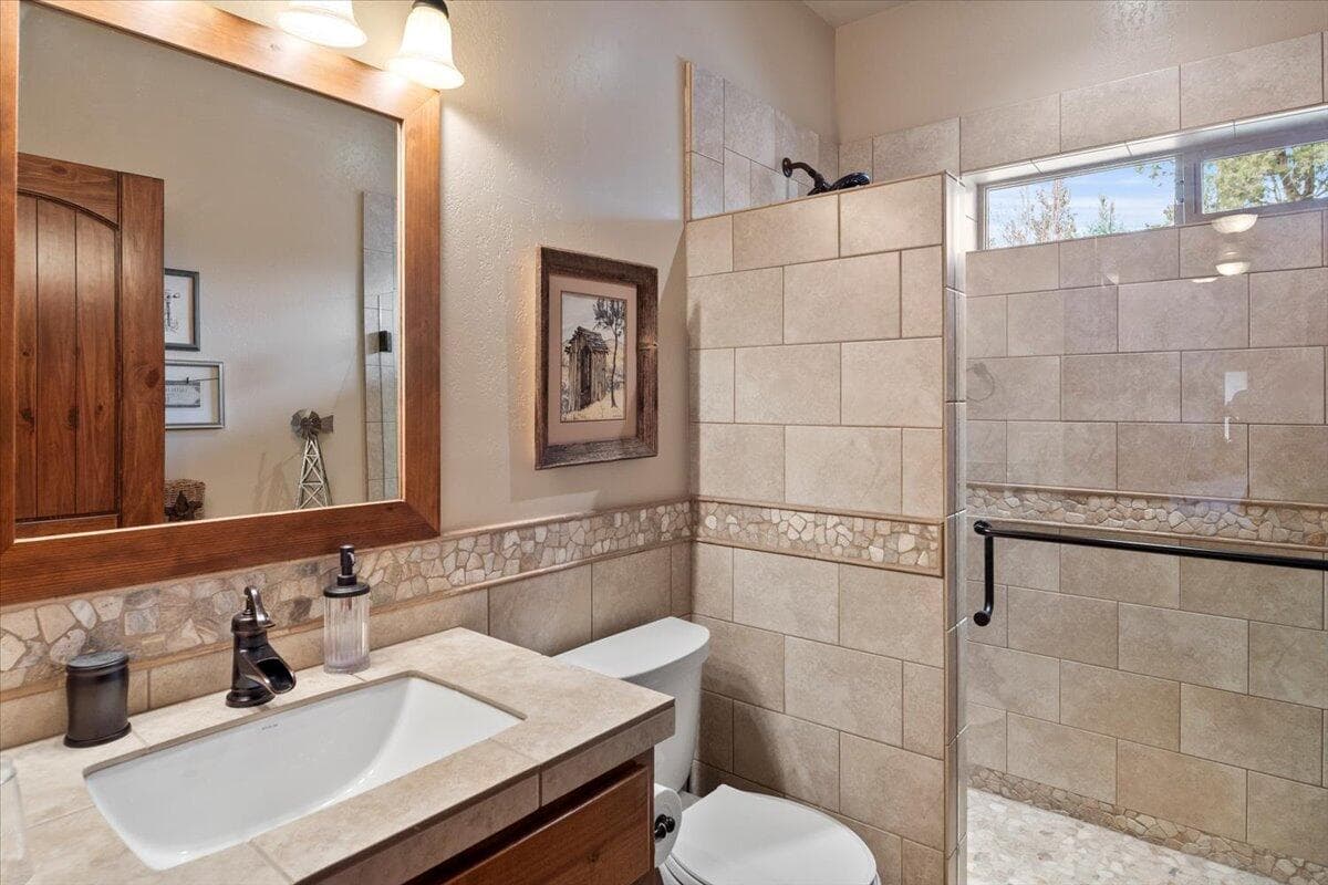 Second bath with tile shower