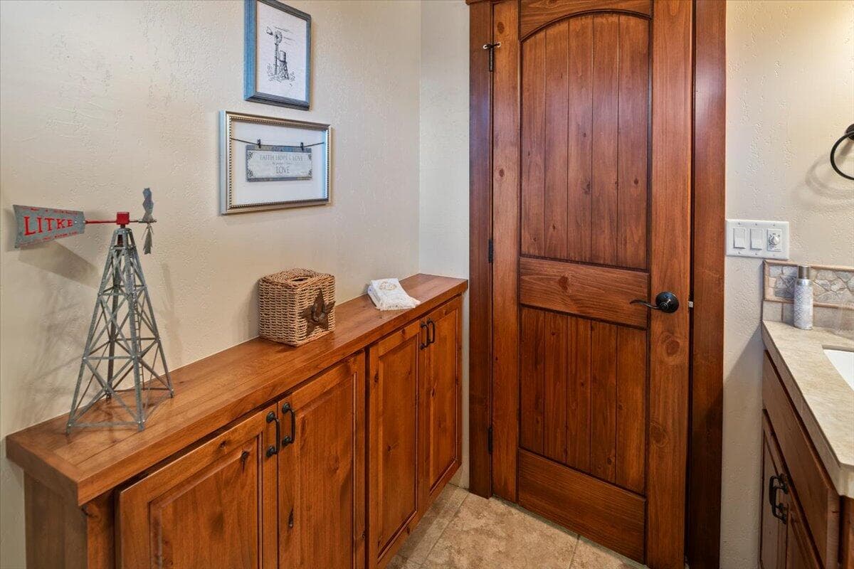 Photo of 3155 SW 53rd Court 31 of 51