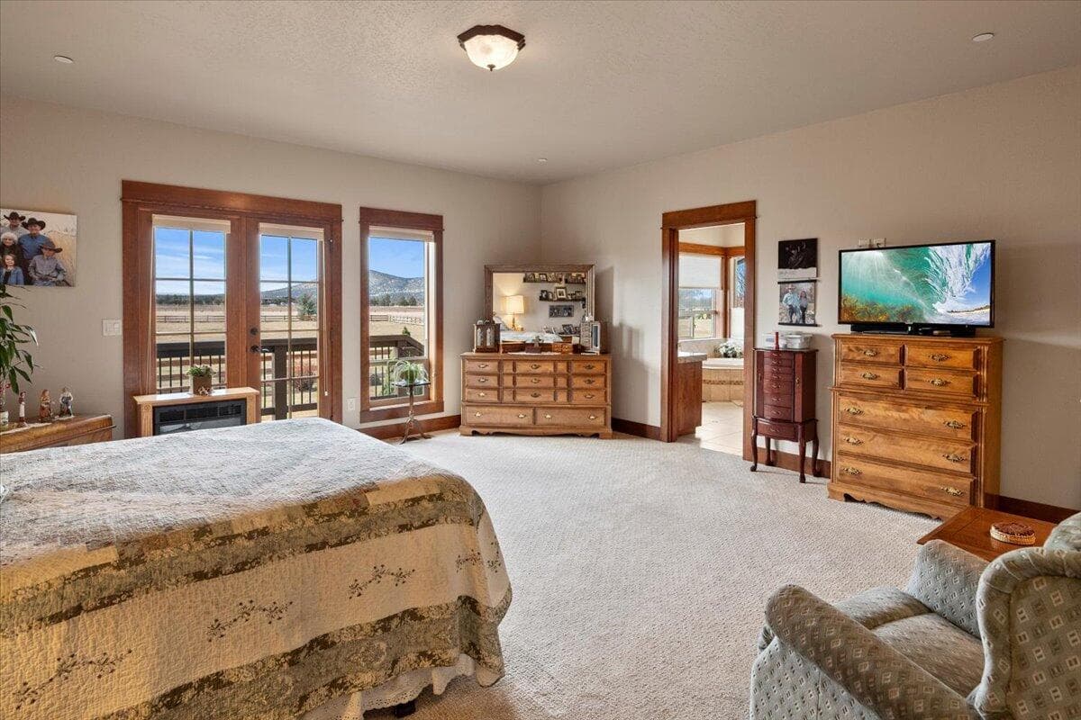 Spacious primary suite