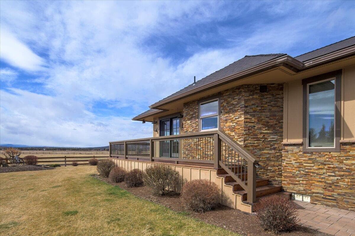 Side stairs to large deck