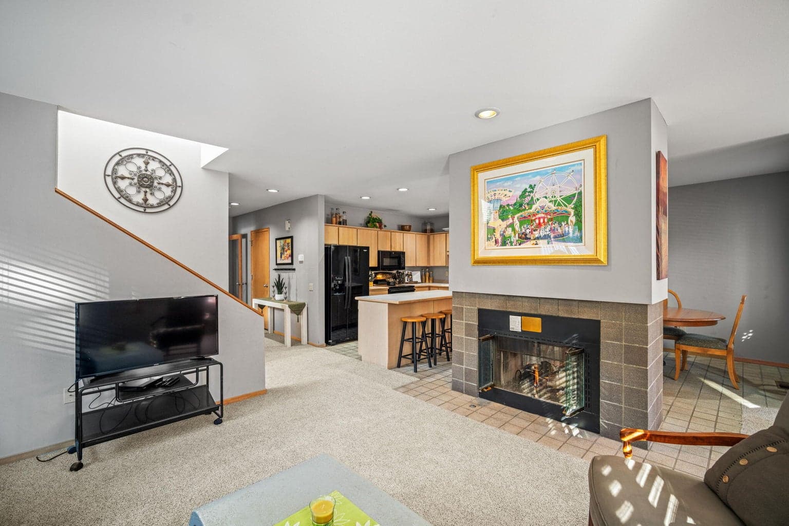 Two -sided gas fireplace