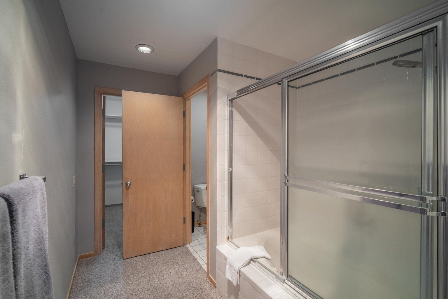 Tub/ shower combo and enclosed toilet
