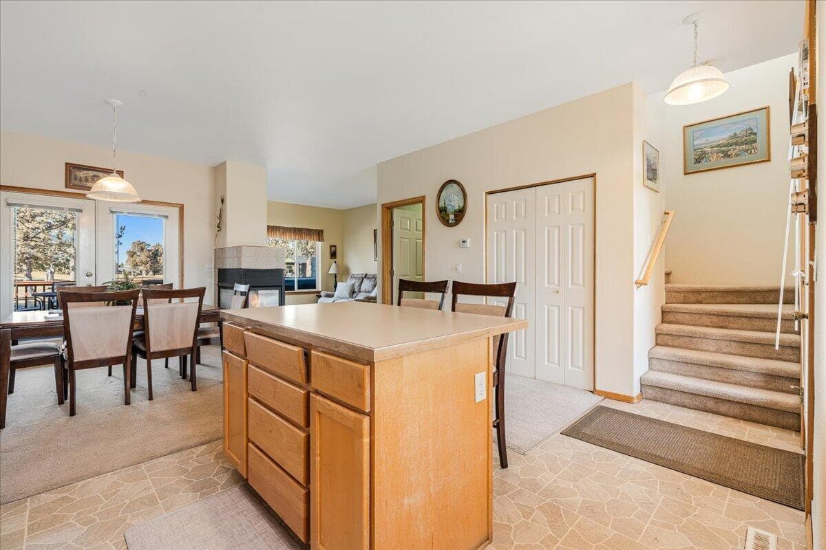 Photo of 1140 Golden Pheasant Drive 11 of 29