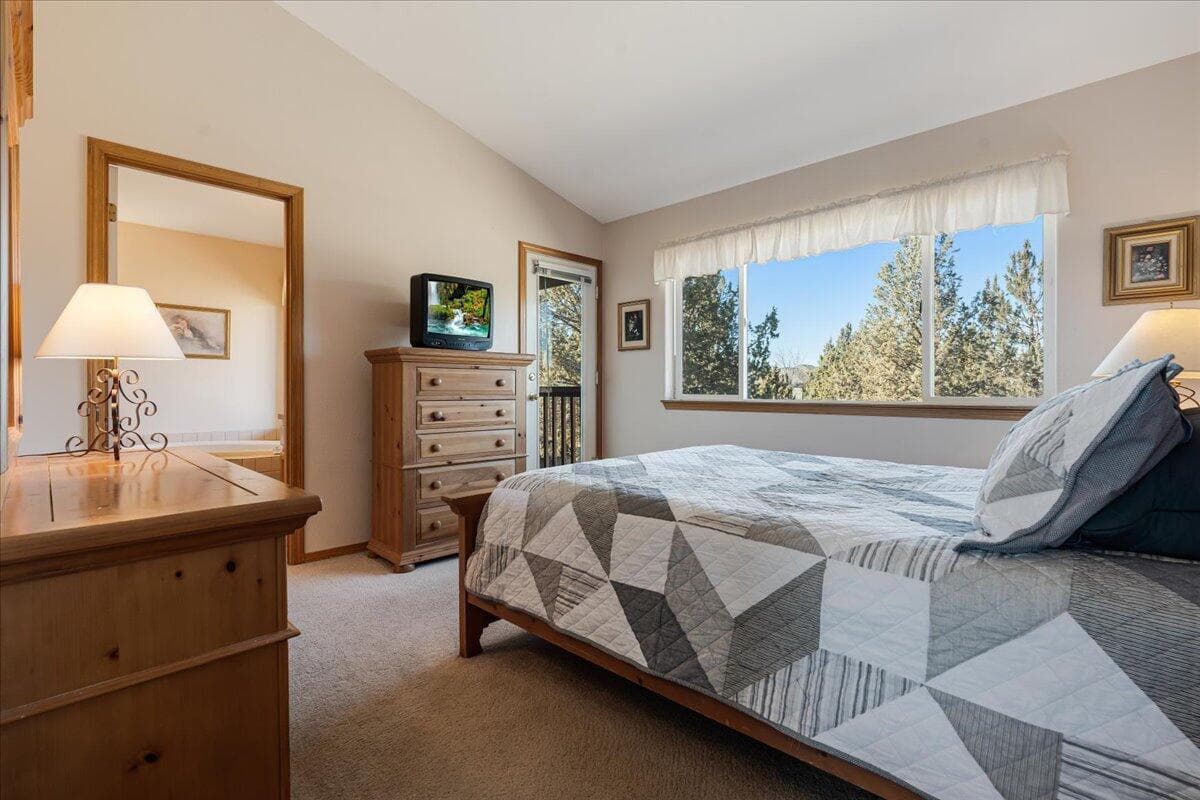 Photo of 1140 Golden Pheasant Drive 17 of 29