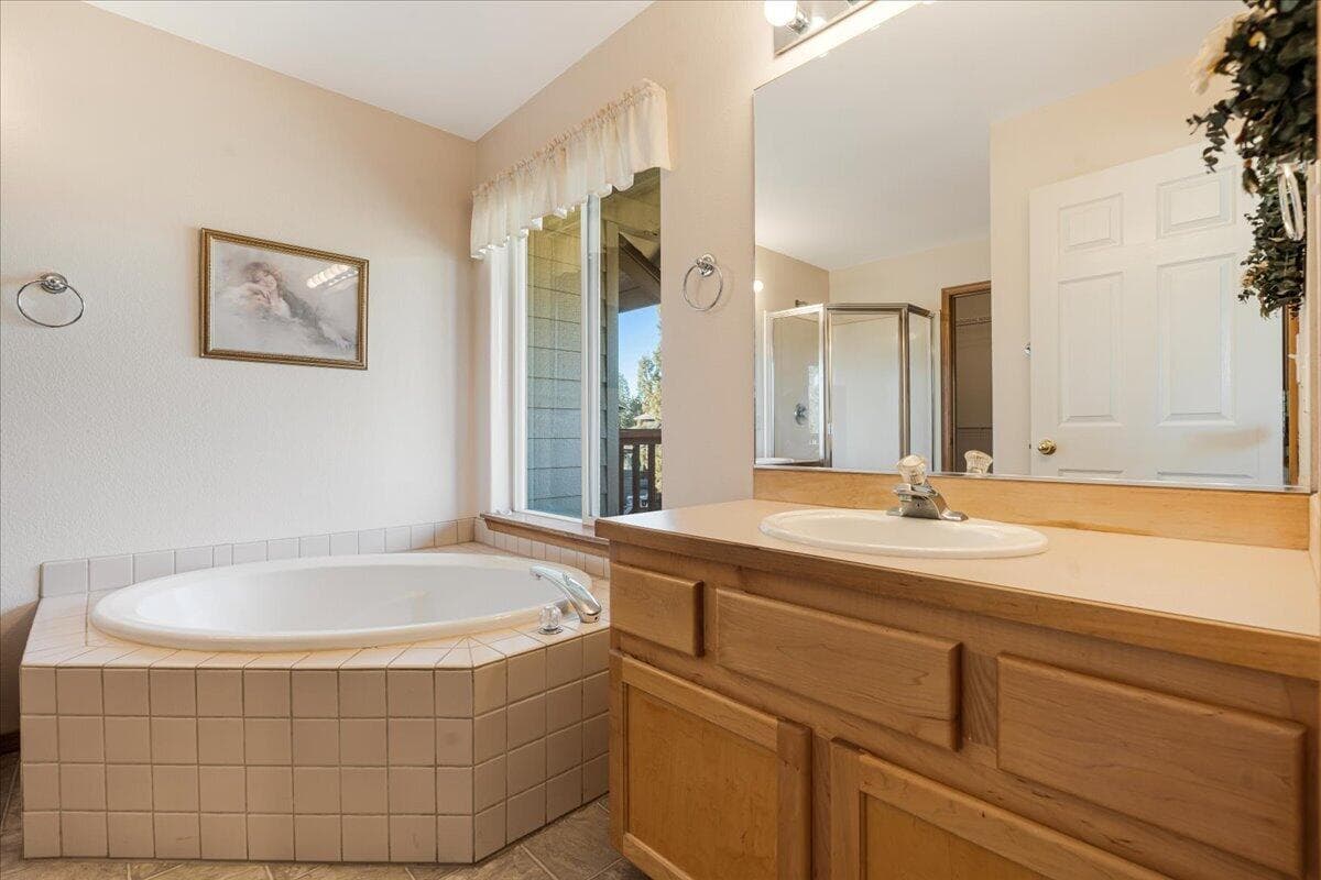 Photo of 1140 Golden Pheasant Drive 18 of 29