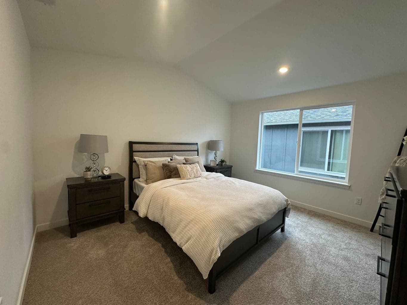 Photo of 573 NE Loucks Road 15 of 23