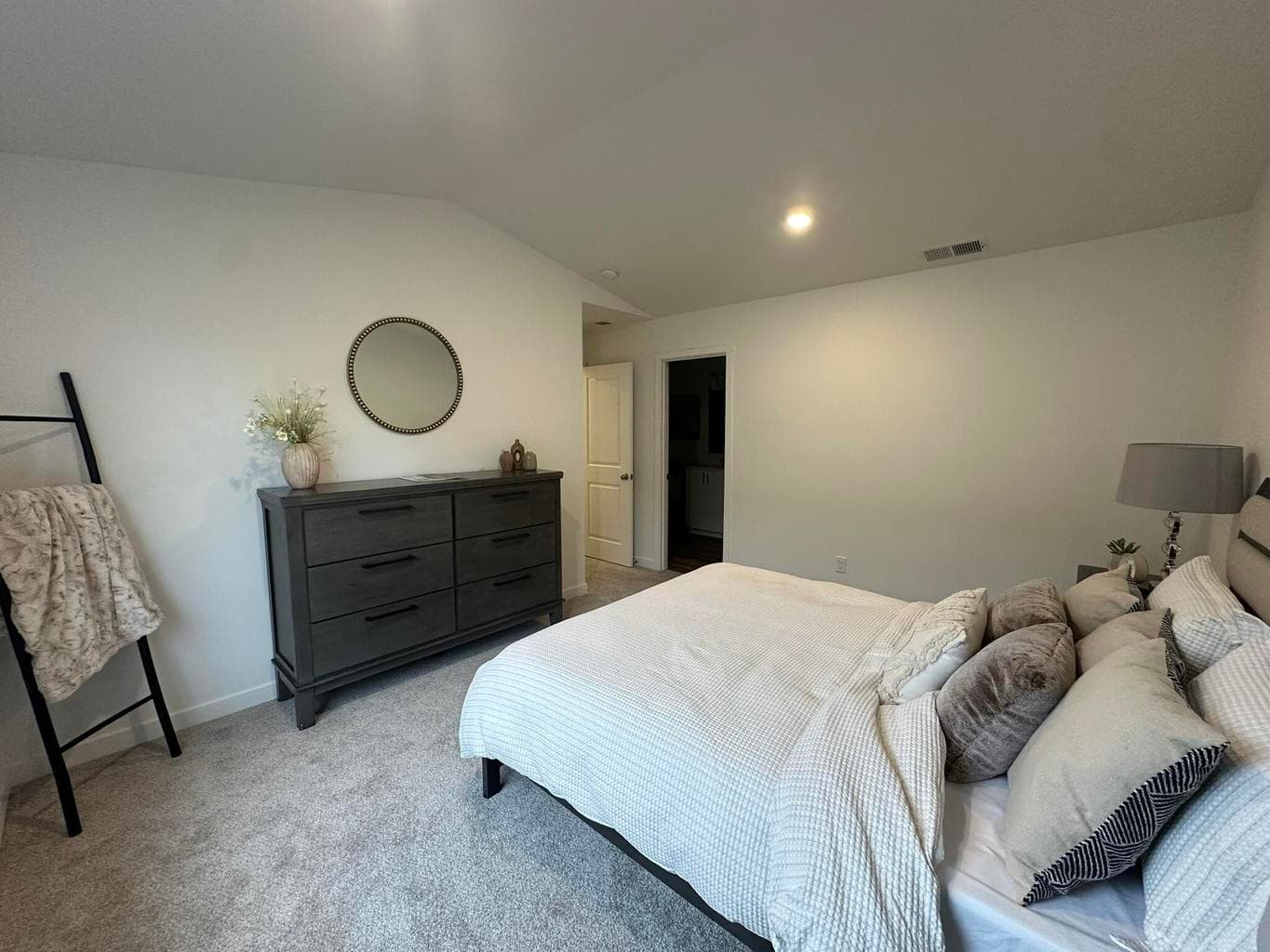 Photo of 573 NE Loucks Road 16 of 23