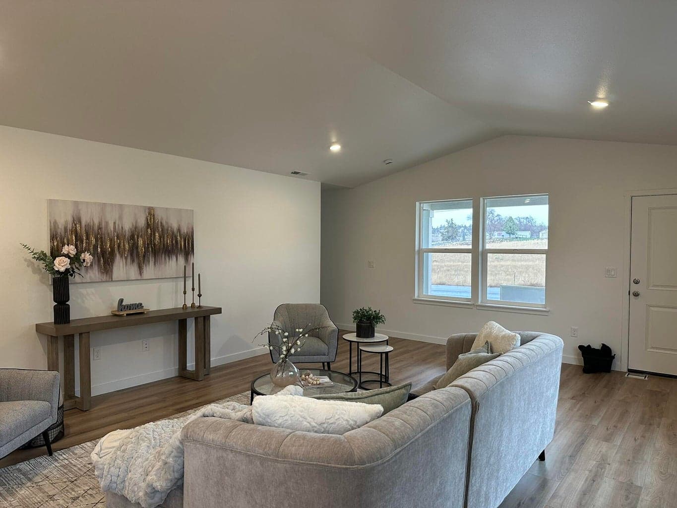Photo of 573 Loucks 5 of 23