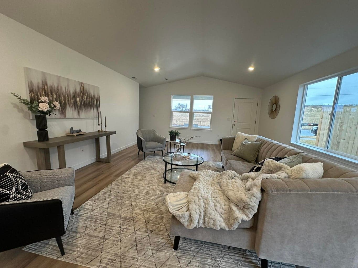 Photo of 573 Loucks 3 of 23