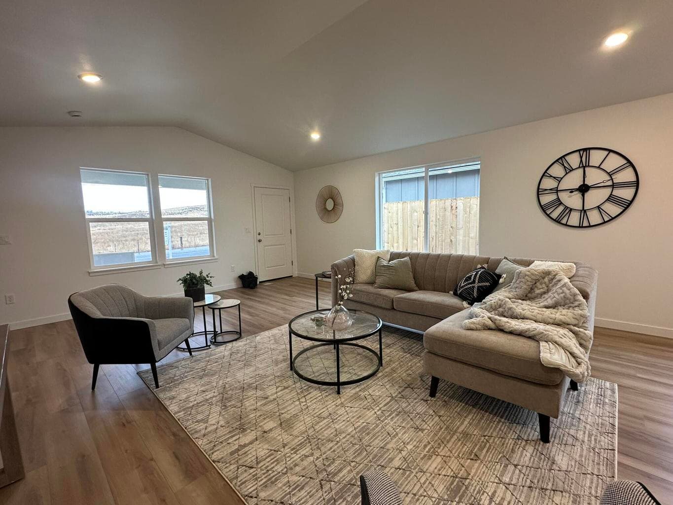 Photo of 573 Loucks 4 of 23