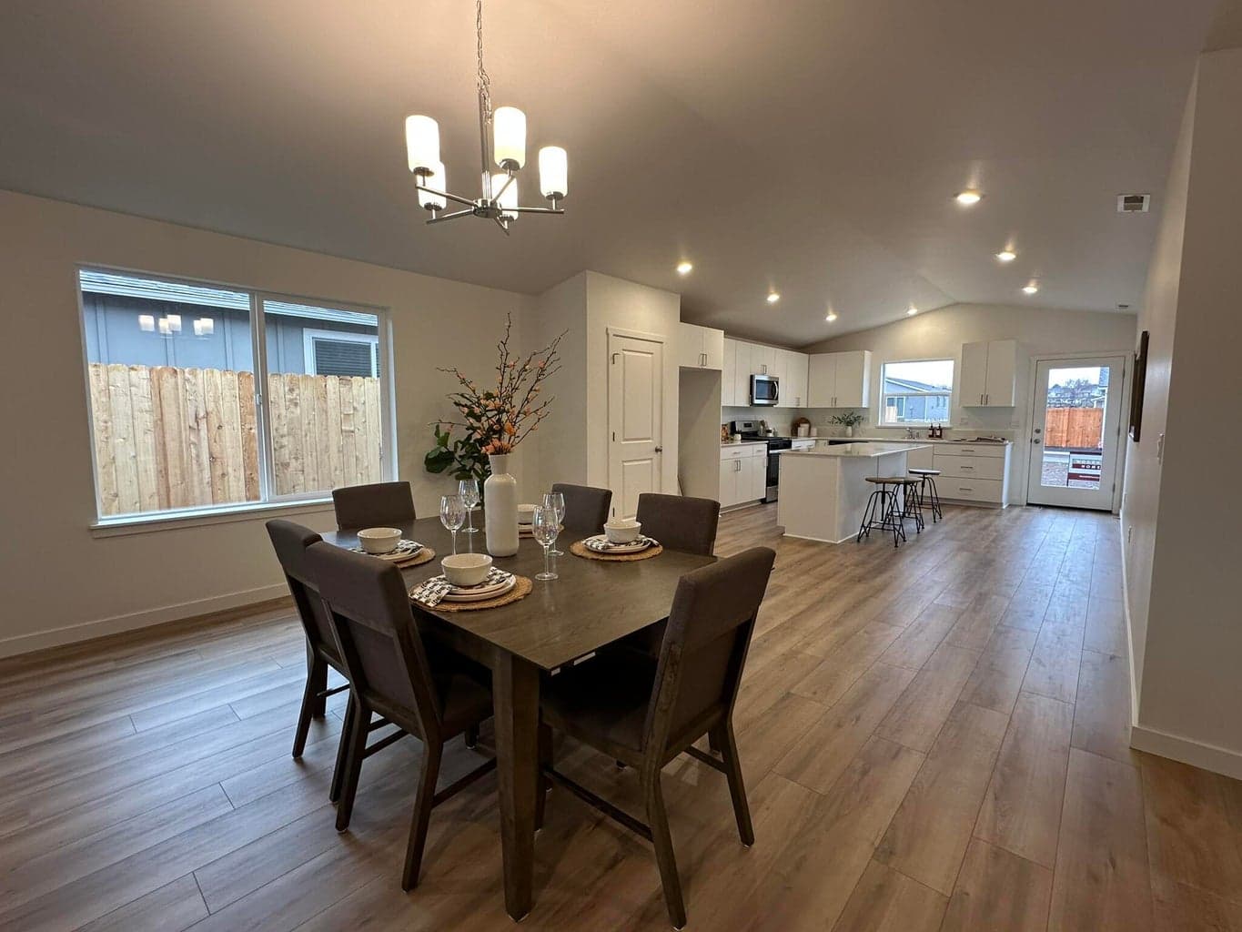 Photo of 573 NE Loucks Road 8 of 23