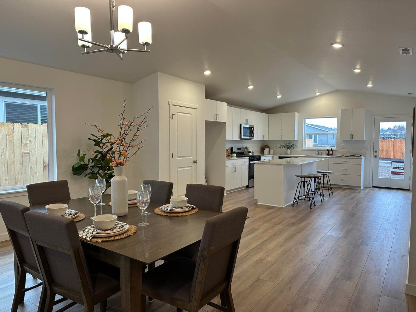 Photo of 573 NE Loucks Road 10 of 23