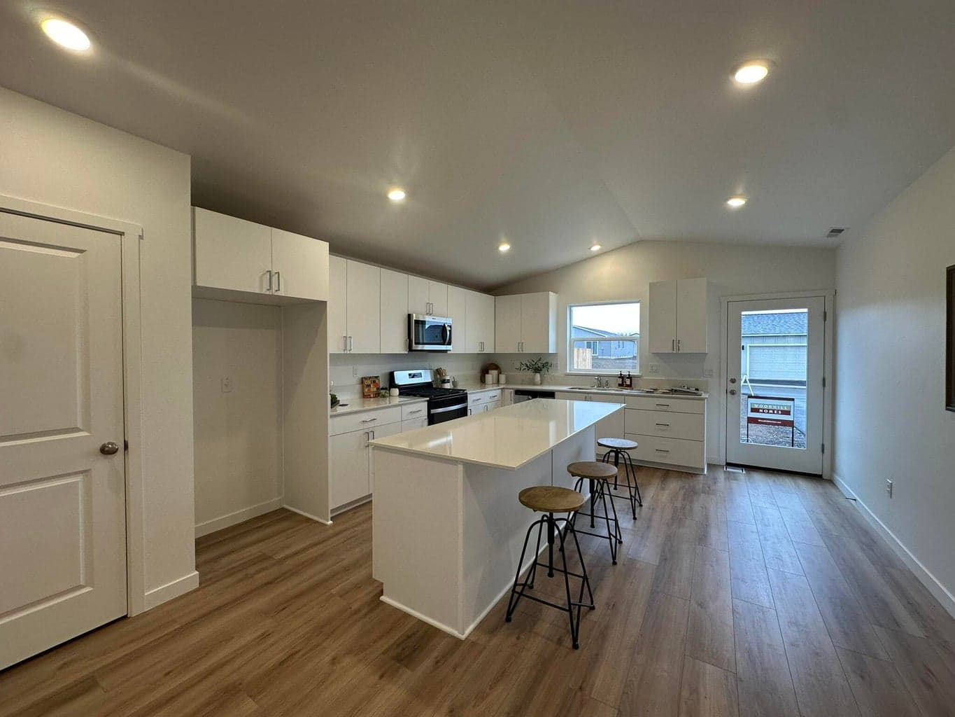 Photo of 573 NE Loucks Road 11 of 23
