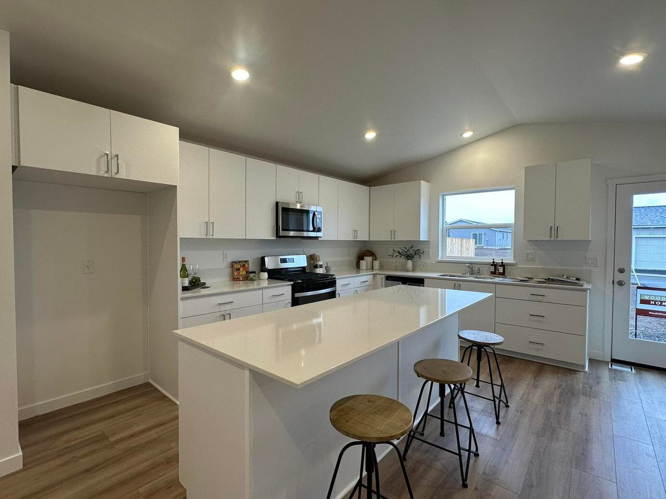 Photo of 573 NE Loucks Road 12 of 23