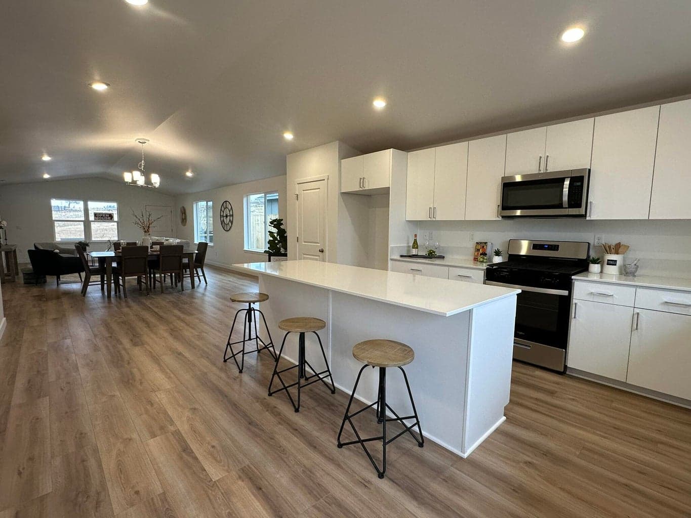Photo of 573 NE Loucks Road 13 of 23