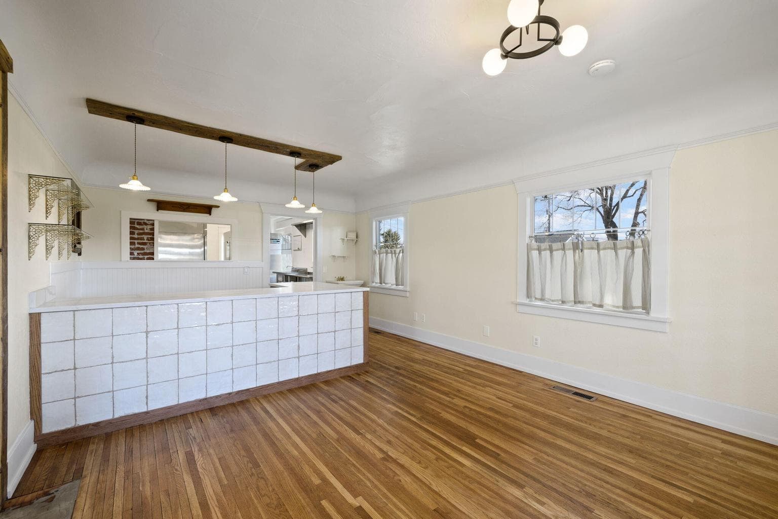 Photo of 218 SW 4th Street 8 of 32