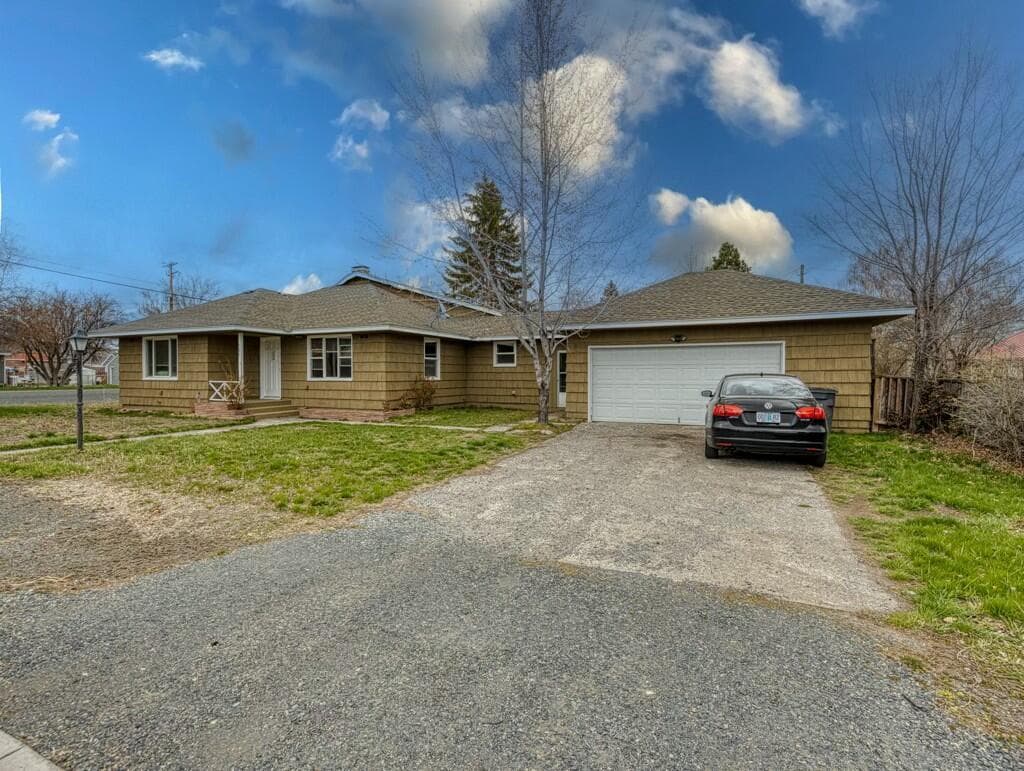 Photo of 425 1st 3 of 38
