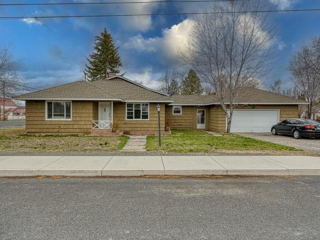 Photo of 425 1st 2 of 38