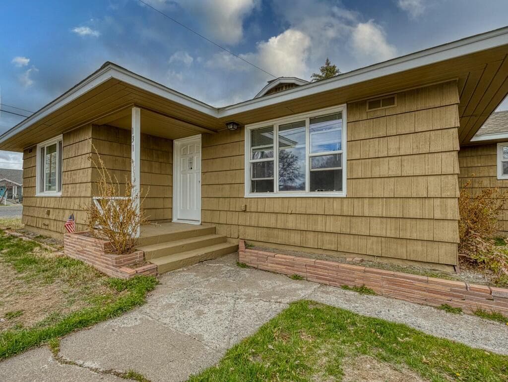 Photo of 425 1st 4 of 38