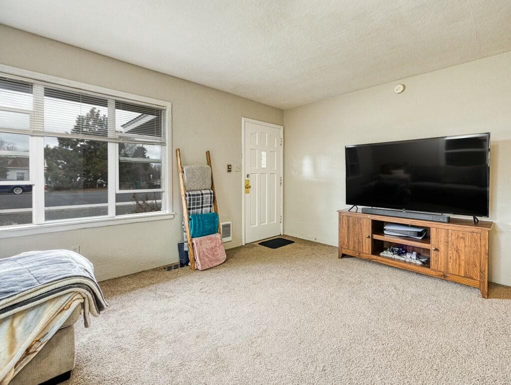 Photo of 425 1st 5 of 38