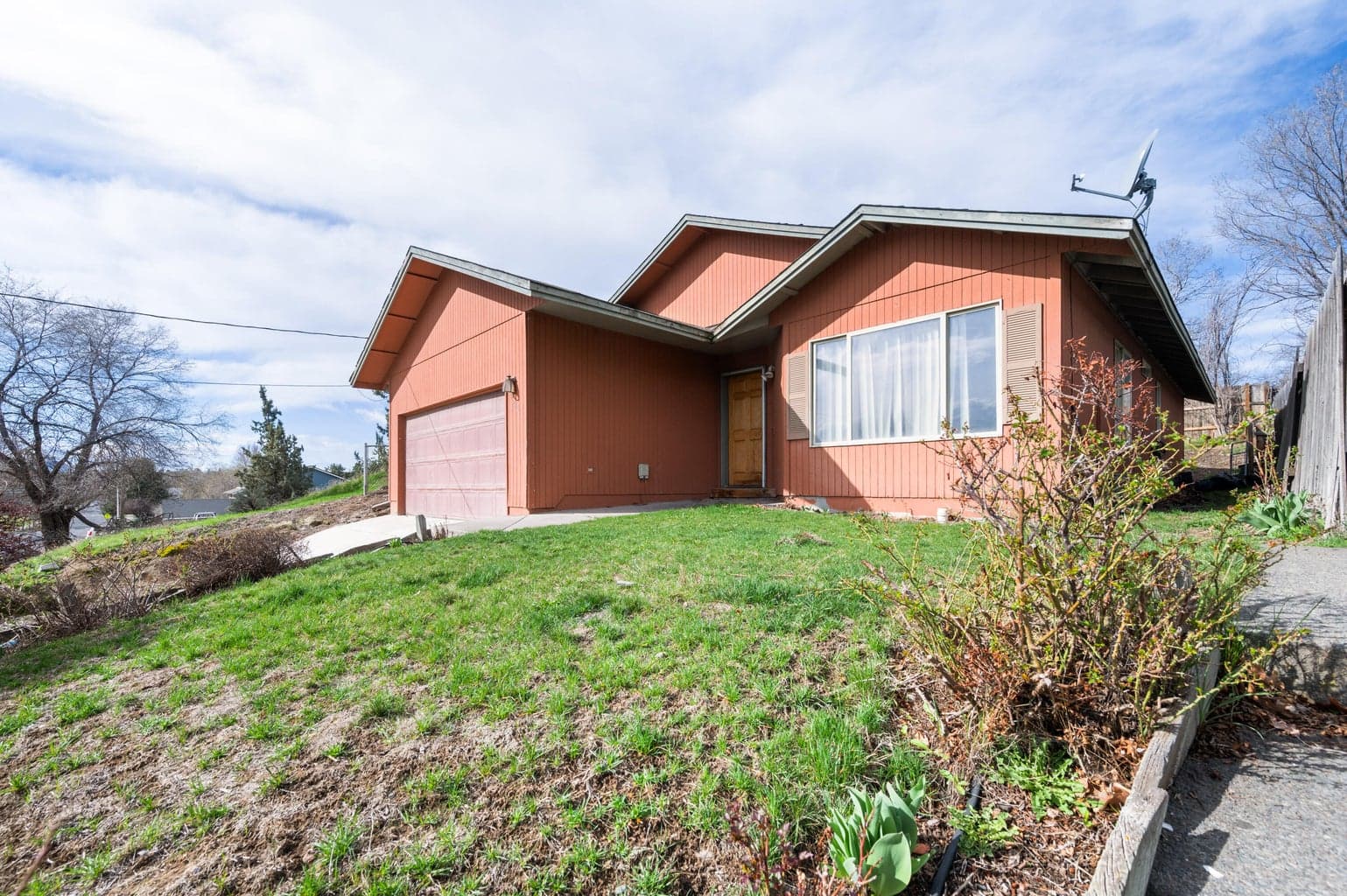 Photo of 156 NE 9th Street 6 of 26