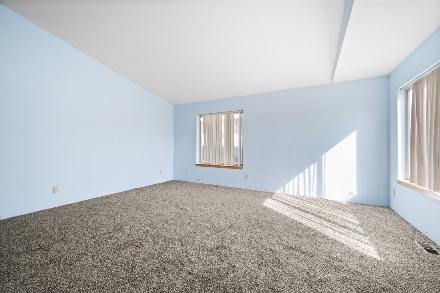 Photo of 156 NE 9th Street 10 of 26