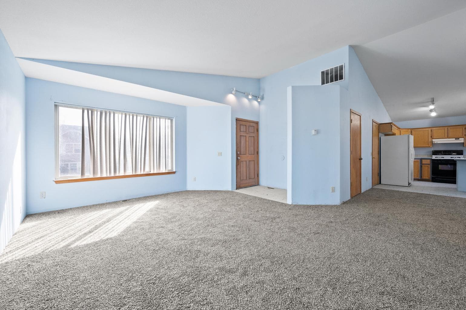 Photo of 156 NE 9th Street 9 of 26