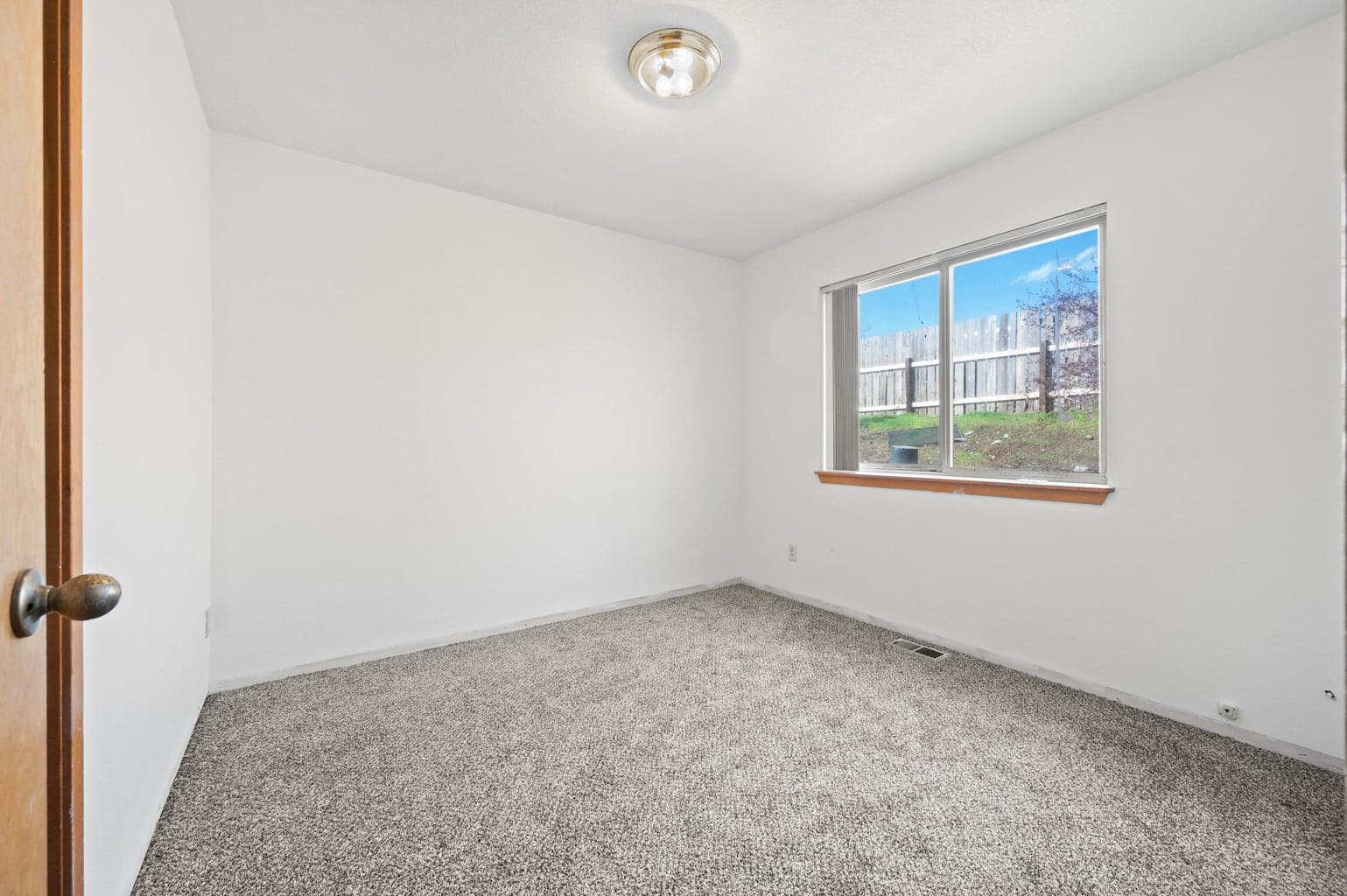 Photo of 156 NE 9th Street 19 of 26