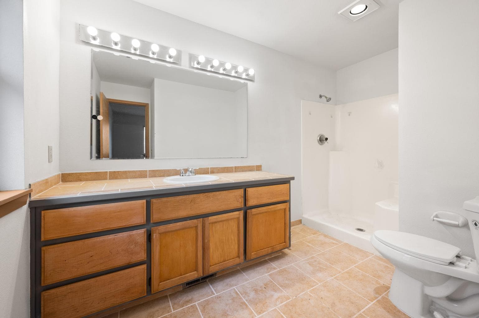 Photo of 156 NE 9th Street 22 of 26