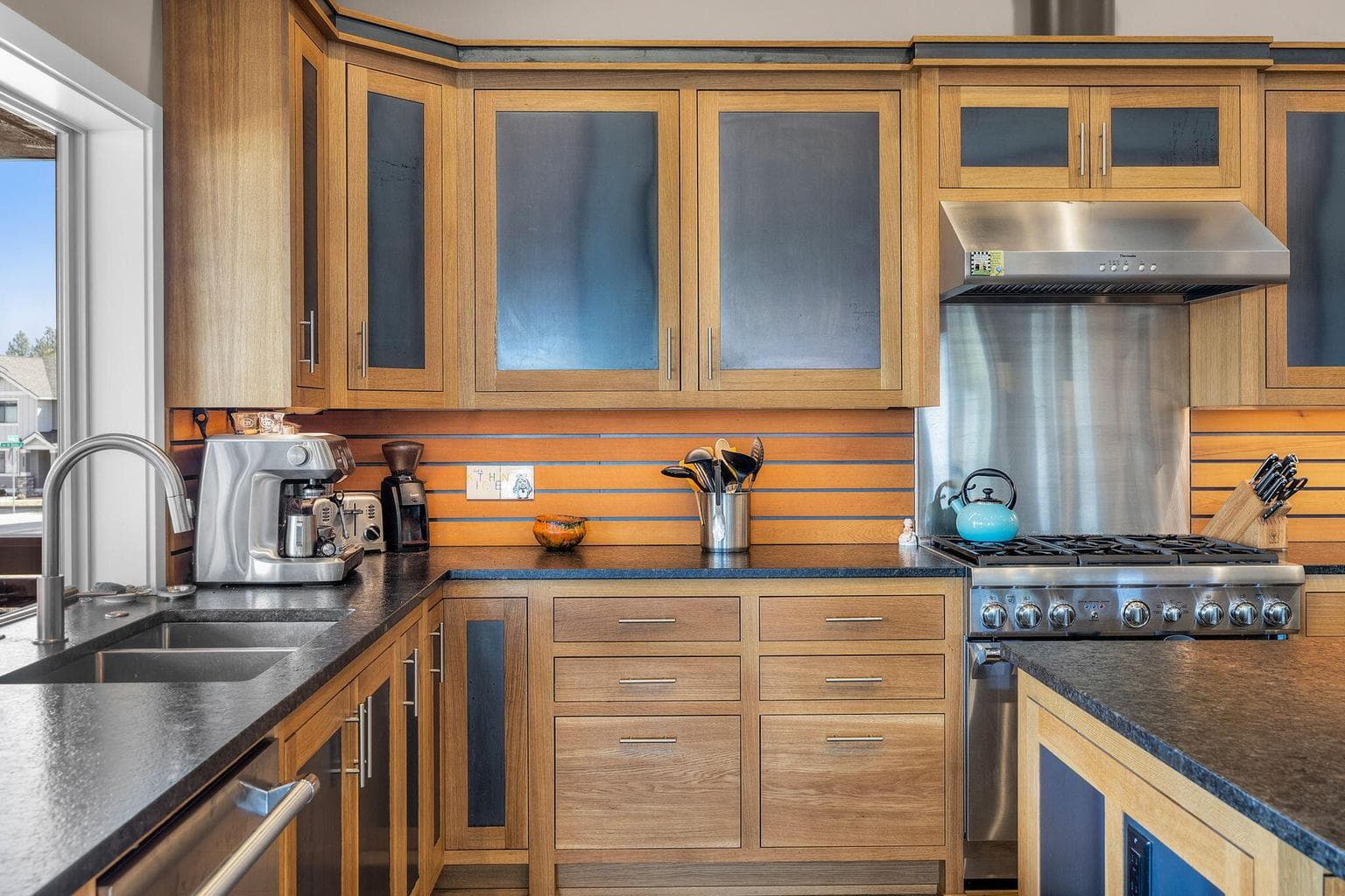 Photo of 62636 NW Mt Thielsen Drive 19 of 73