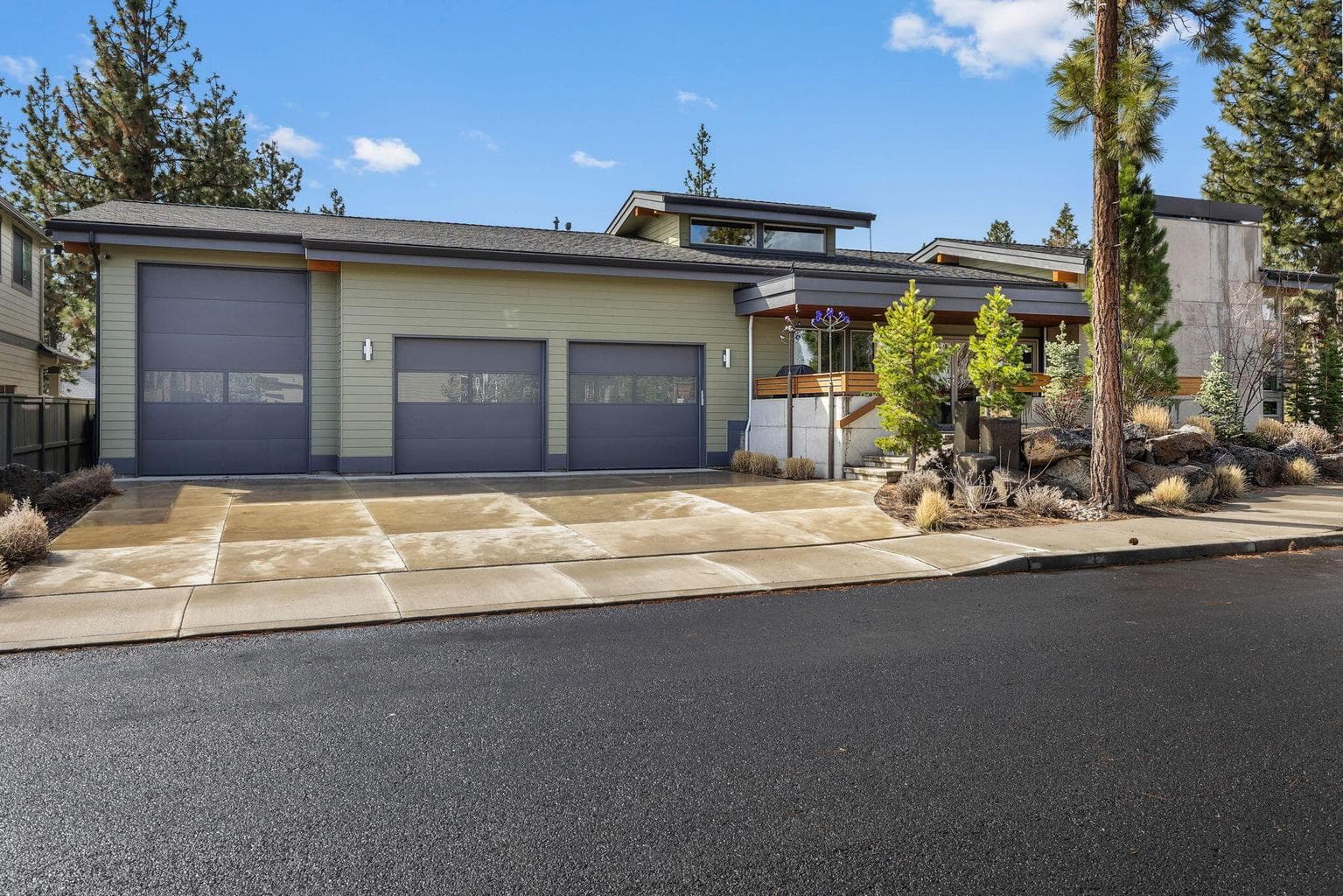 Photo of 62636 NW Mt Thielsen Drive 45 of 73
