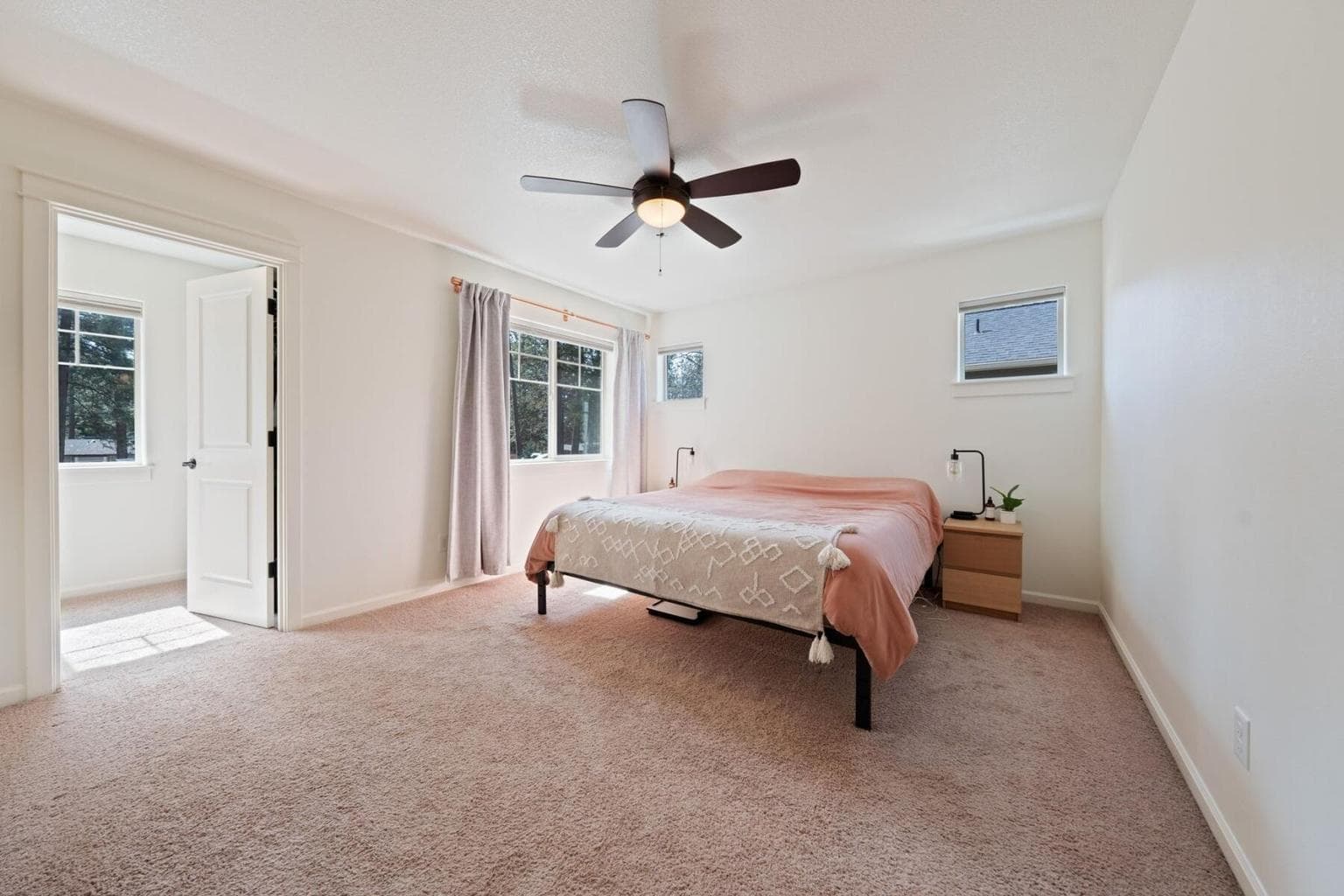 Photo of 20250 Narnia Place 15 of 32