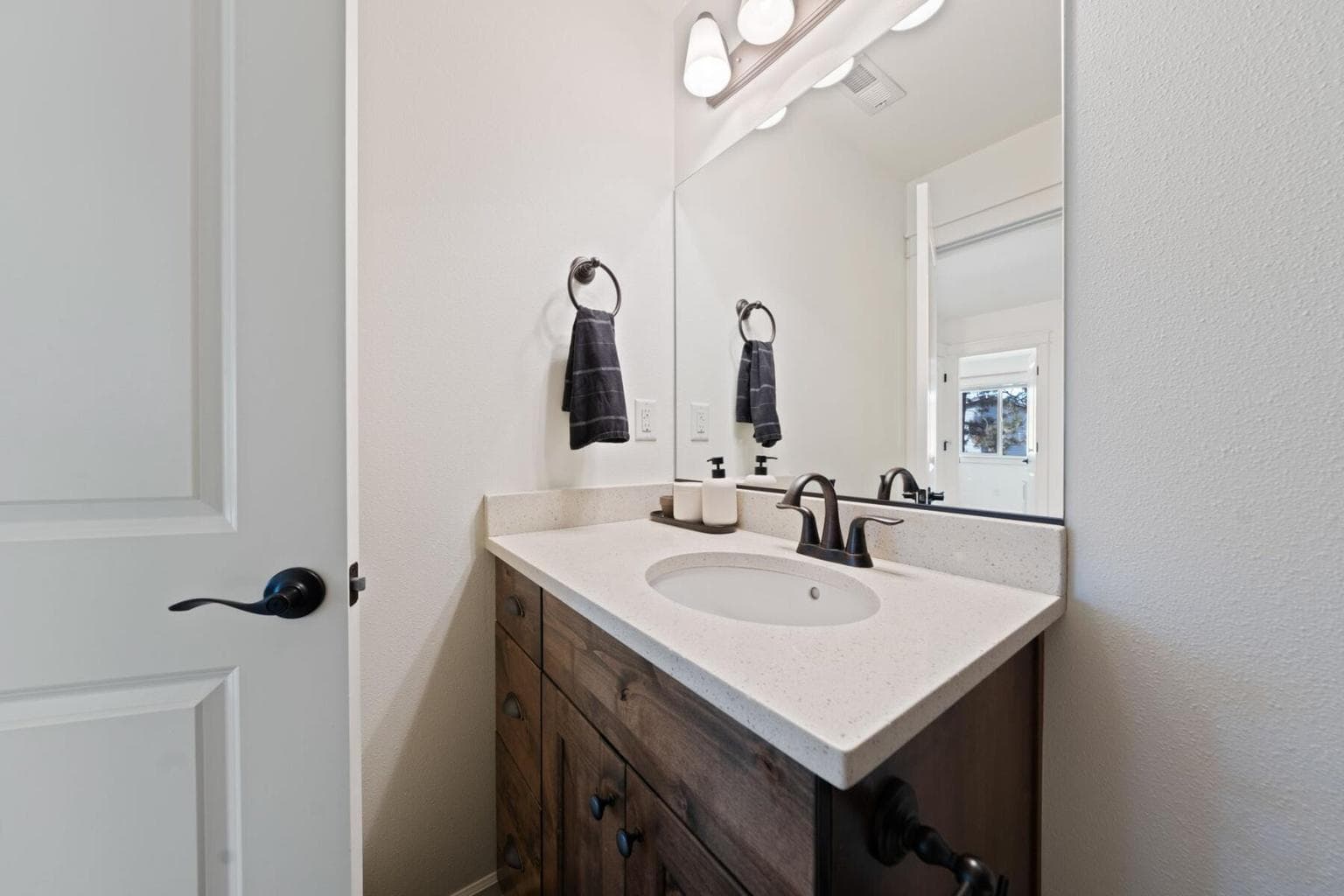 Photo of 20250 Narnia Place 21 of 32