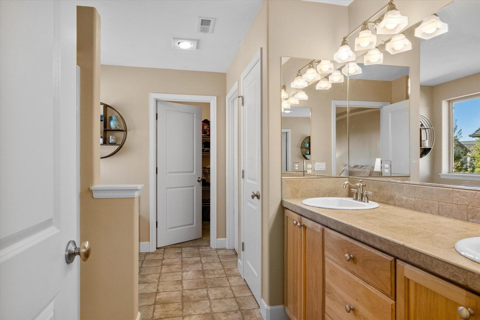 Photo of 737 NW 28th Street 33 of 50