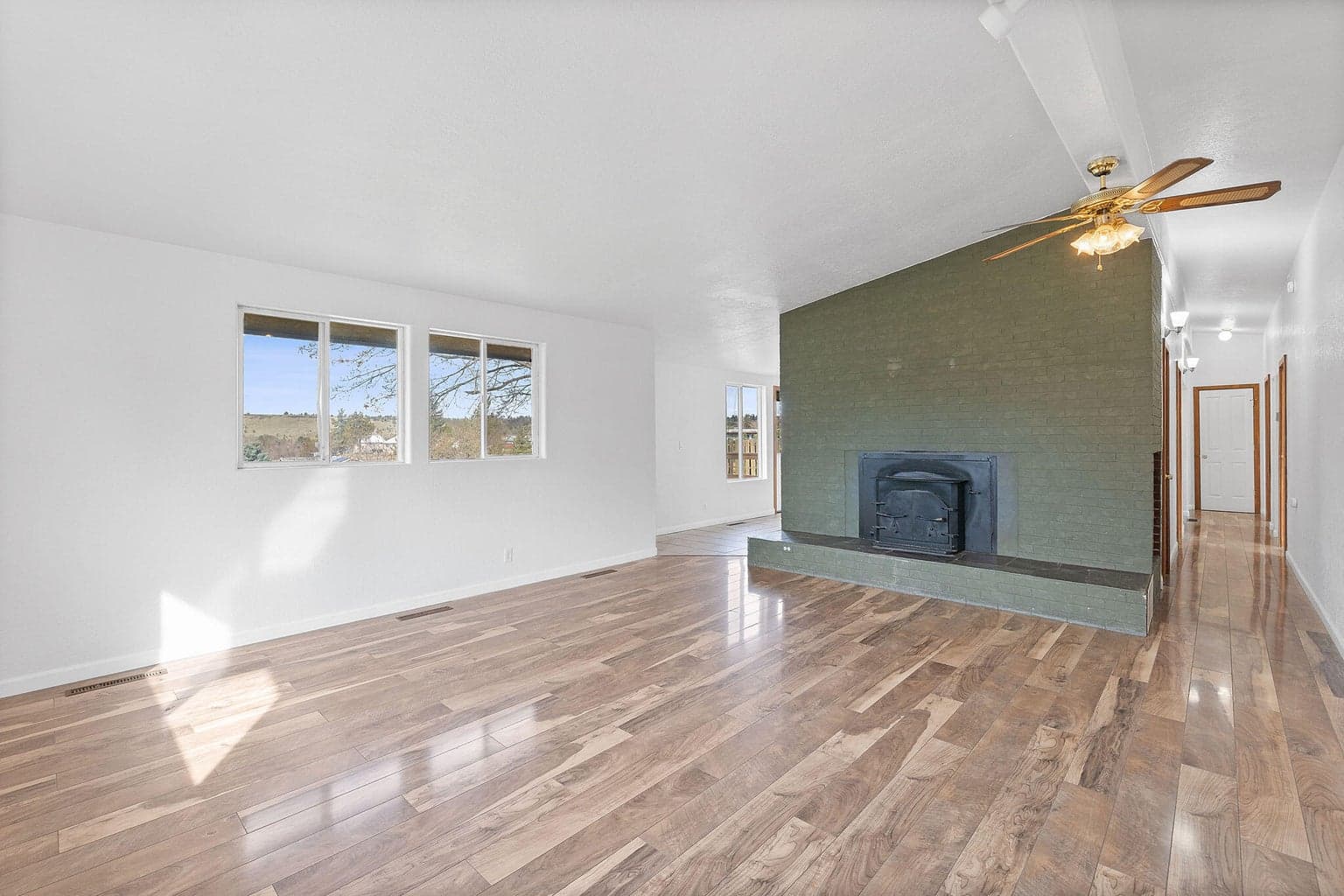 Photo of 76 SE Hoff Lane 7 of 40
