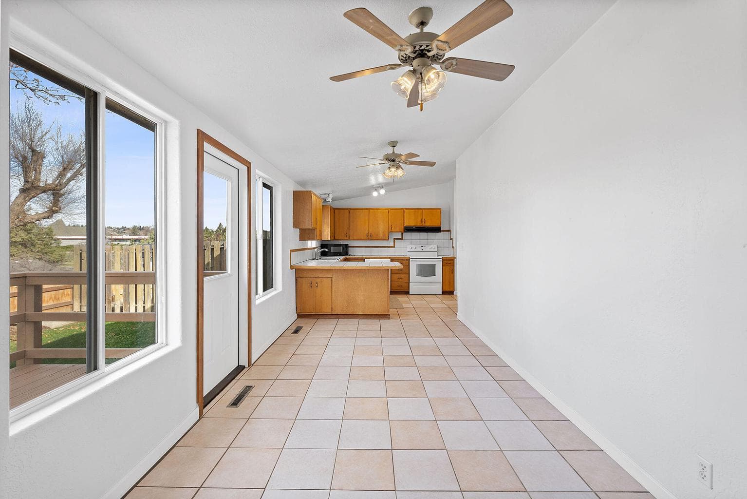 Photo of 76 SE Hoff Lane 9 of 40