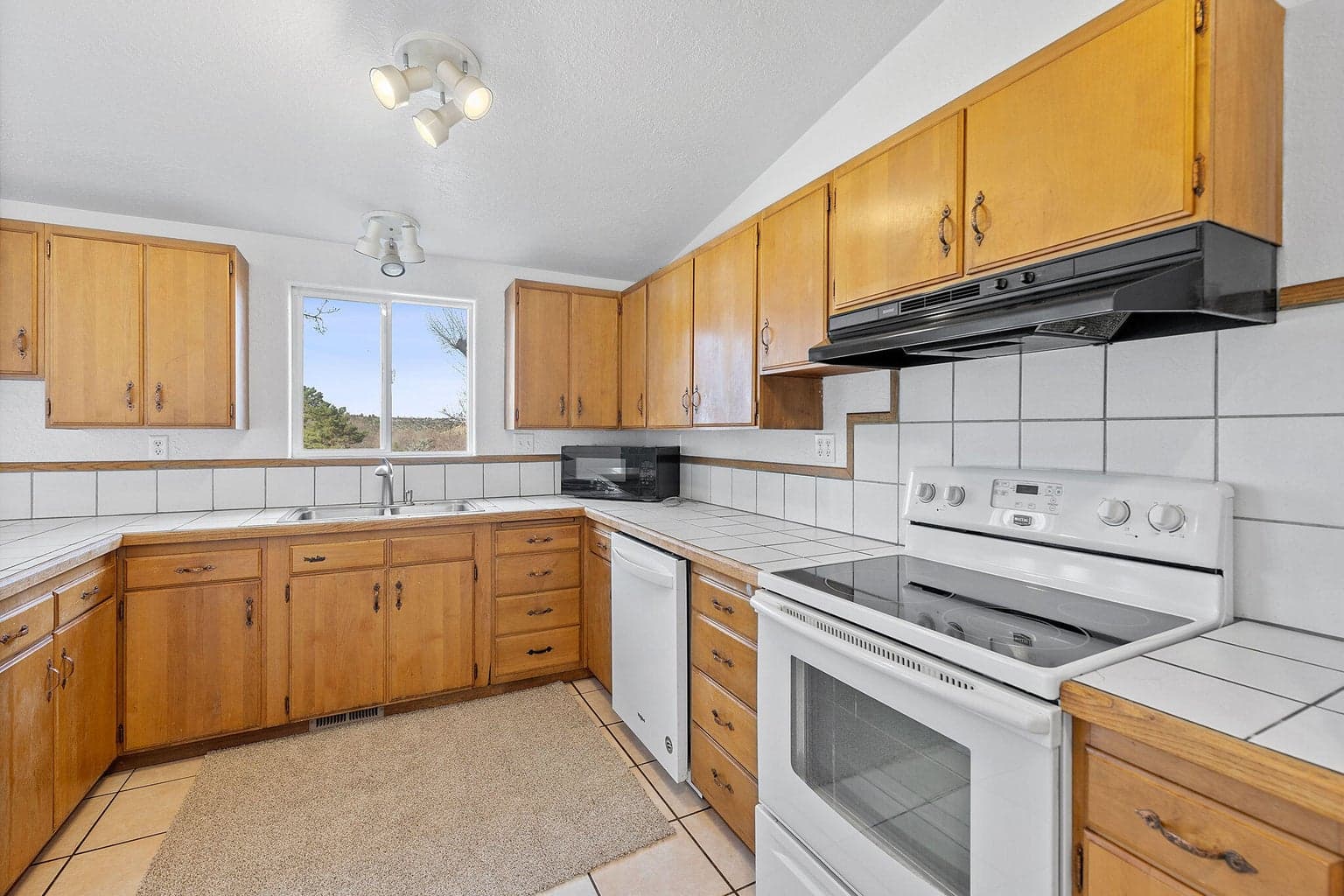 Photo of 76 SE Hoff Lane 13 of 40