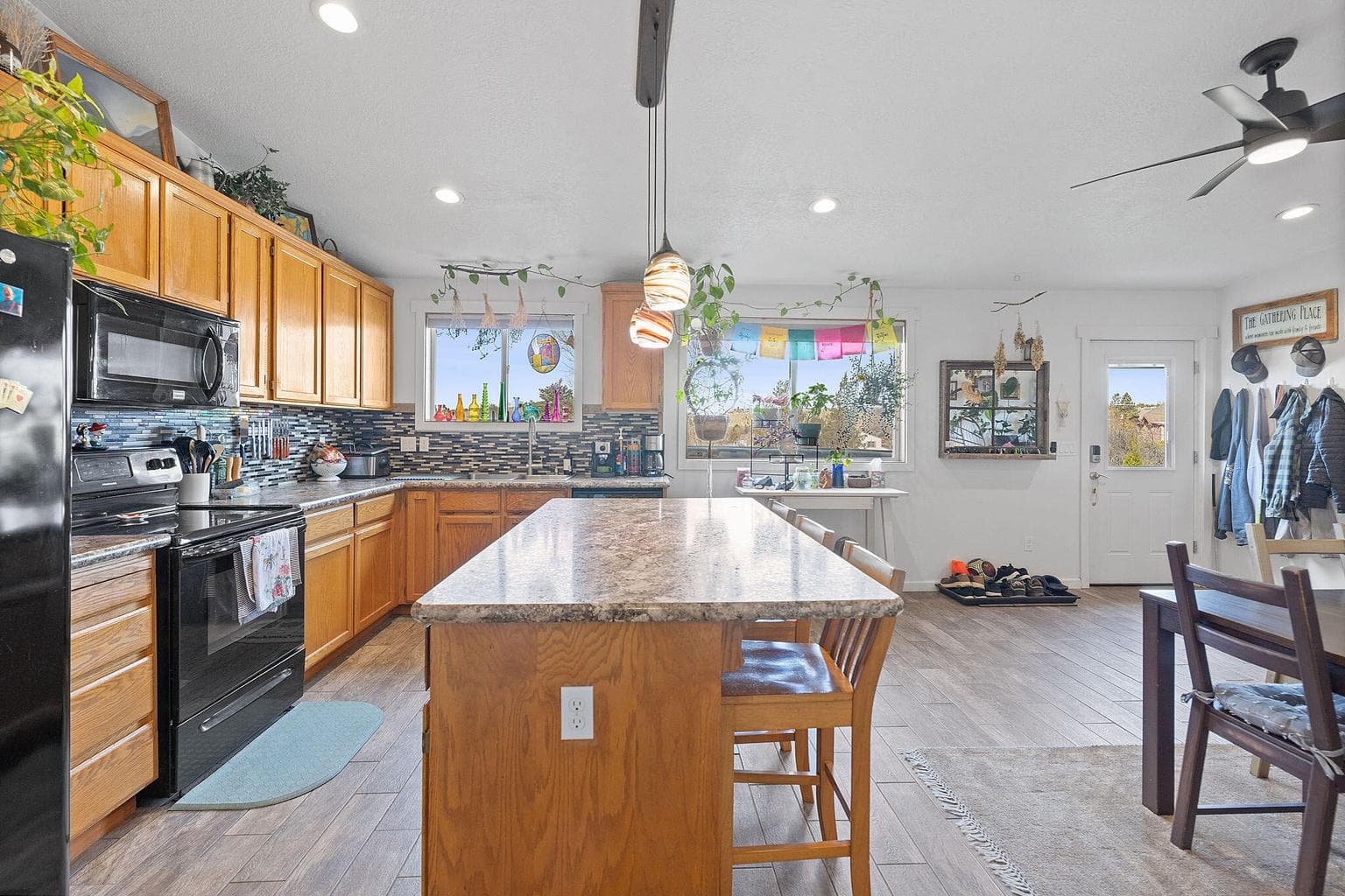 Photo of 76 SE Hoff Lane 29 of 40