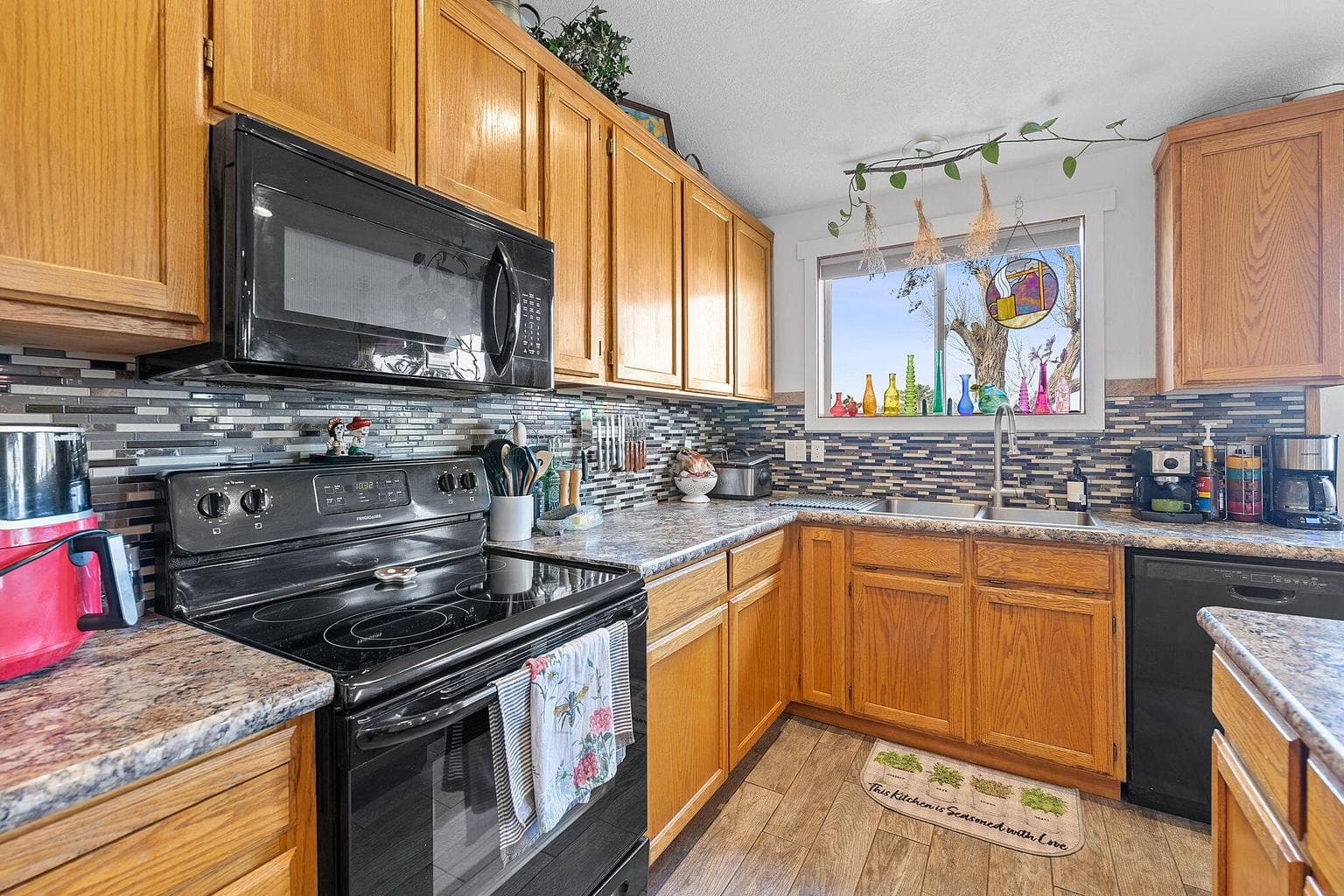 Photo of 76 SE Hoff Lane 31 of 40
