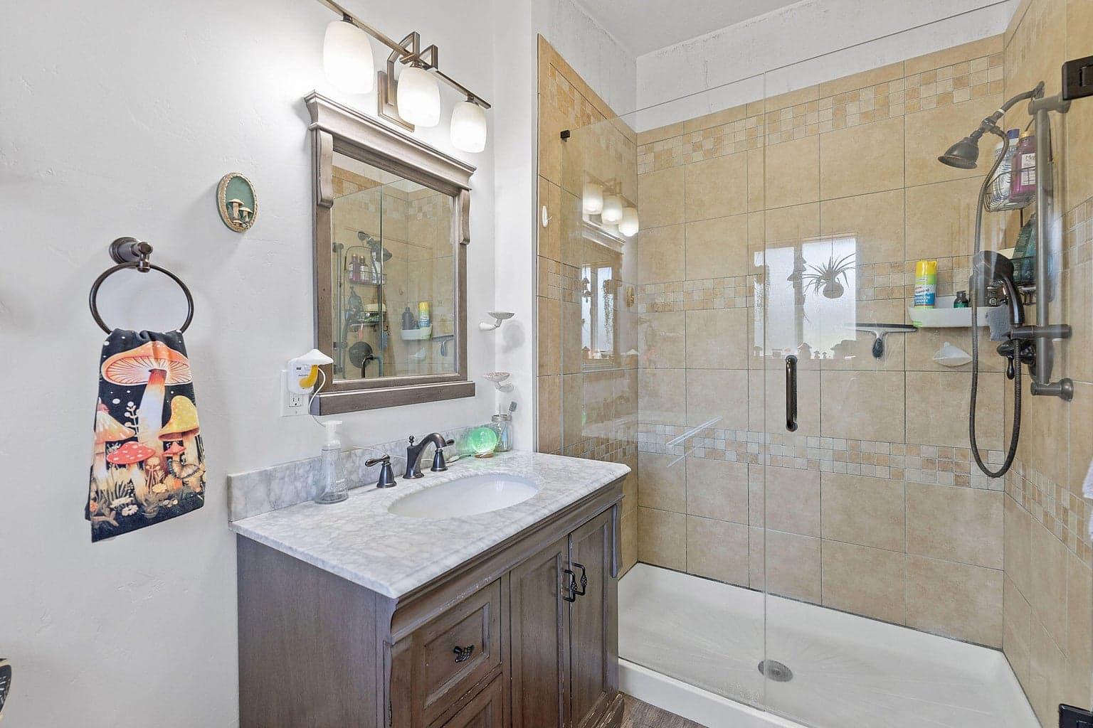 Photo of 76 SE Hoff Lane 33 of 40