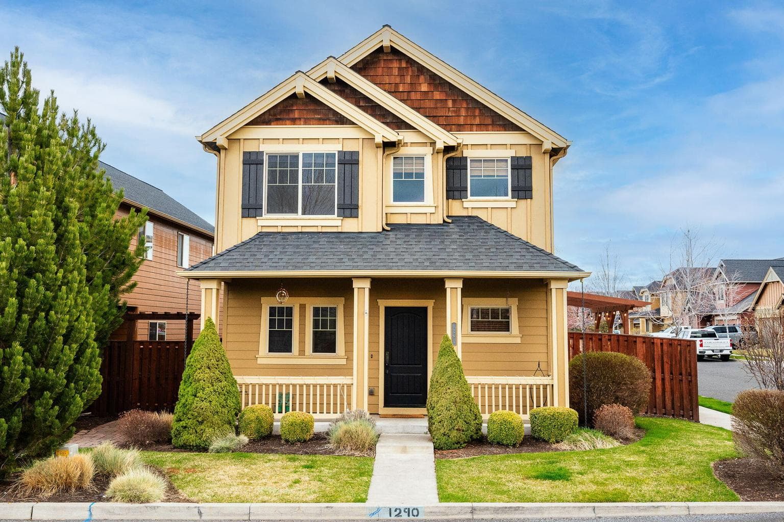 Photo of 1290 NE Carson Street 6 of 49