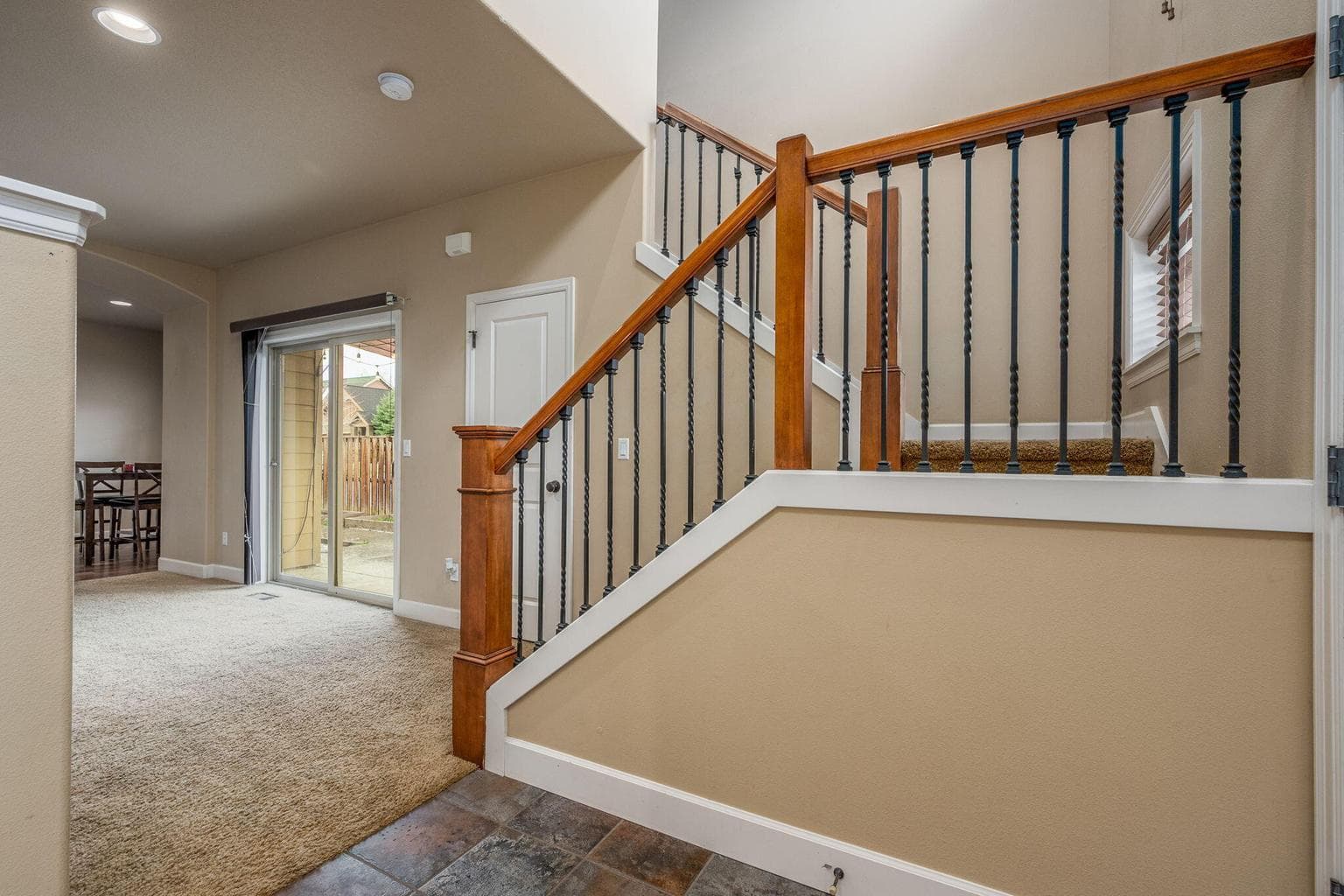 Photo of 1290 NE Carson Street 17 of 49