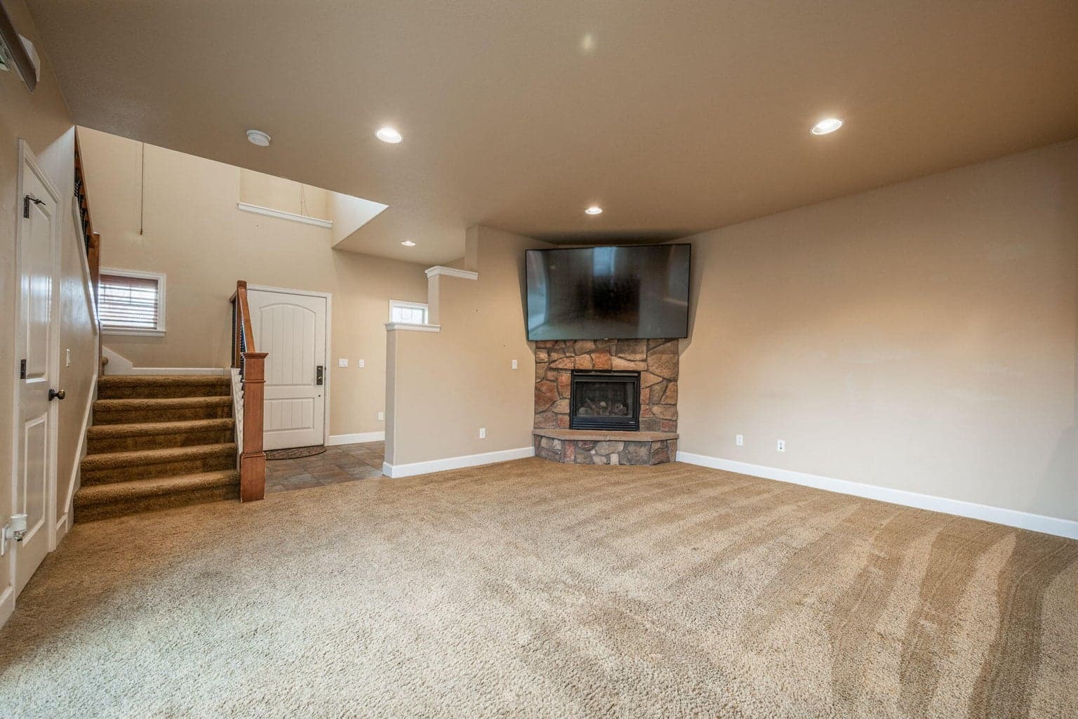 Photo of 1290 NE Carson Street 18 of 49