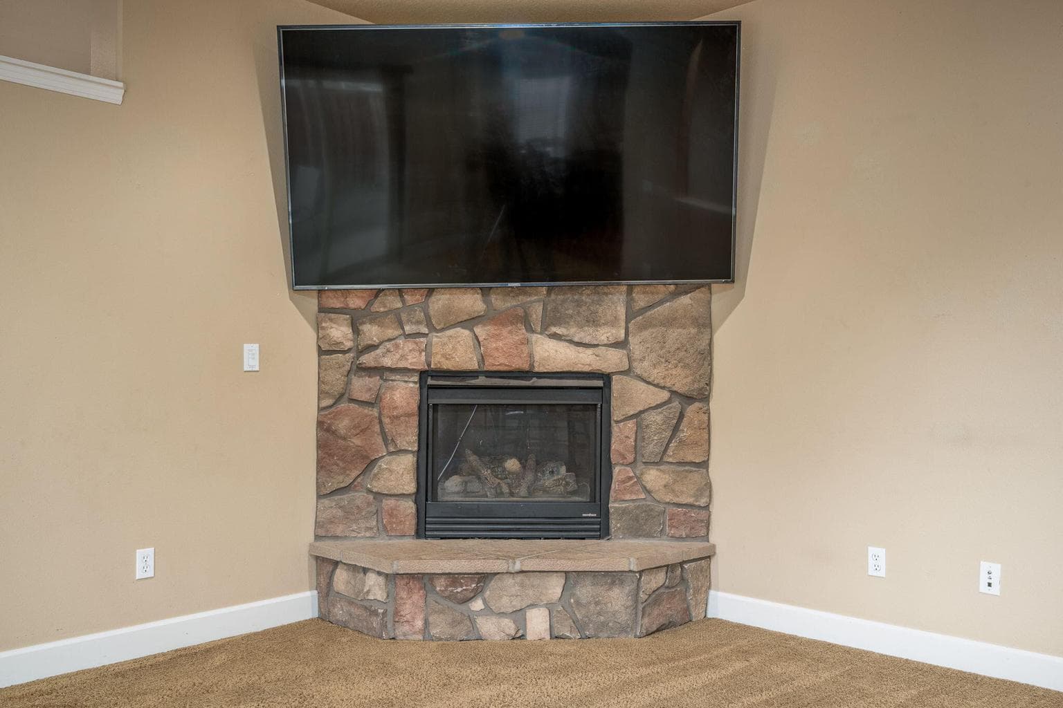 Photo of 1290 NE Carson Street 19 of 49