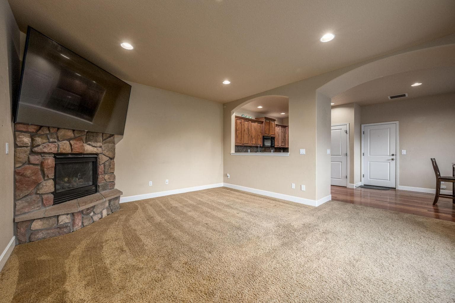 Photo of 1290 NE Carson Street 21 of 49