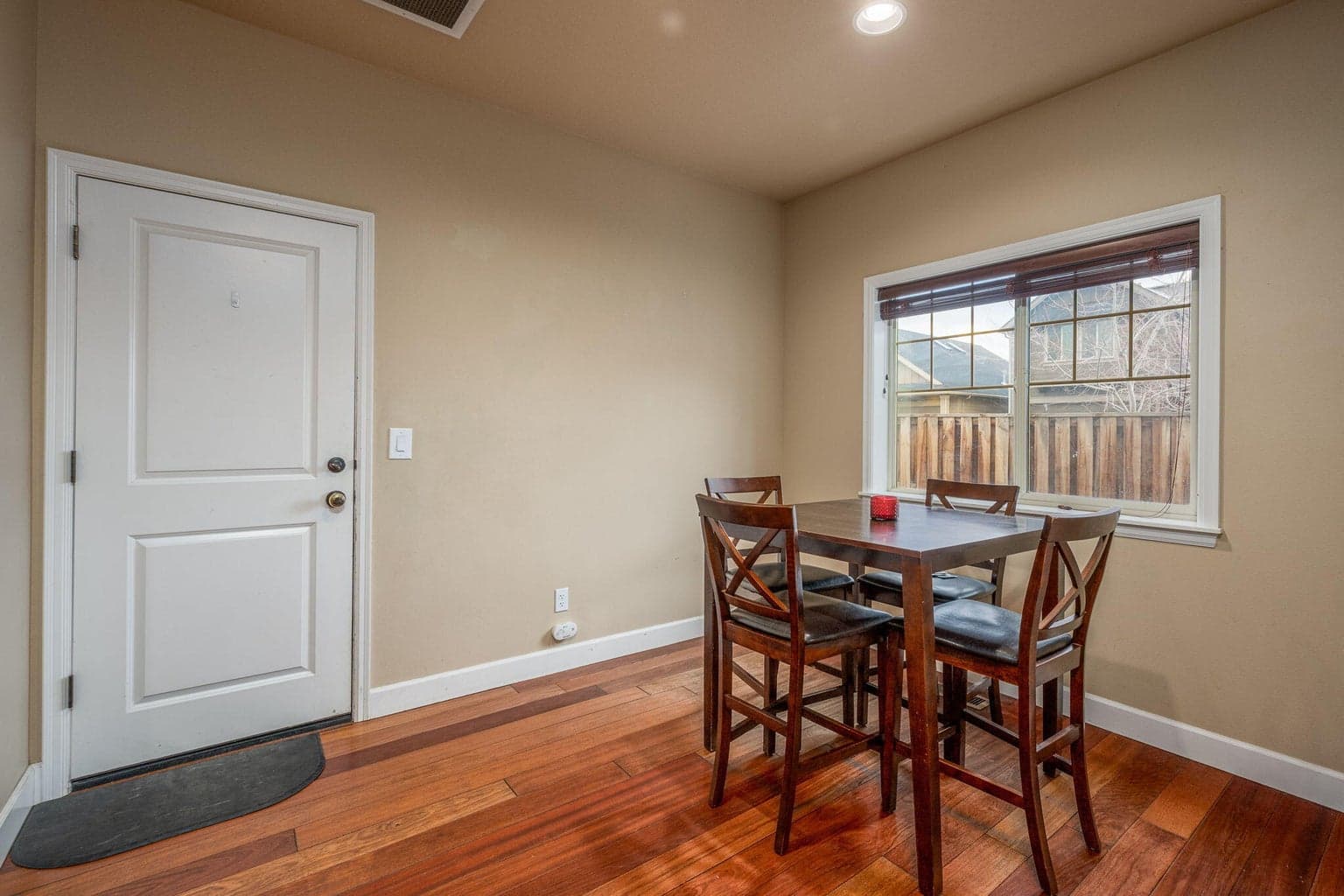 Photo of 1290 NE Carson Street 23 of 49