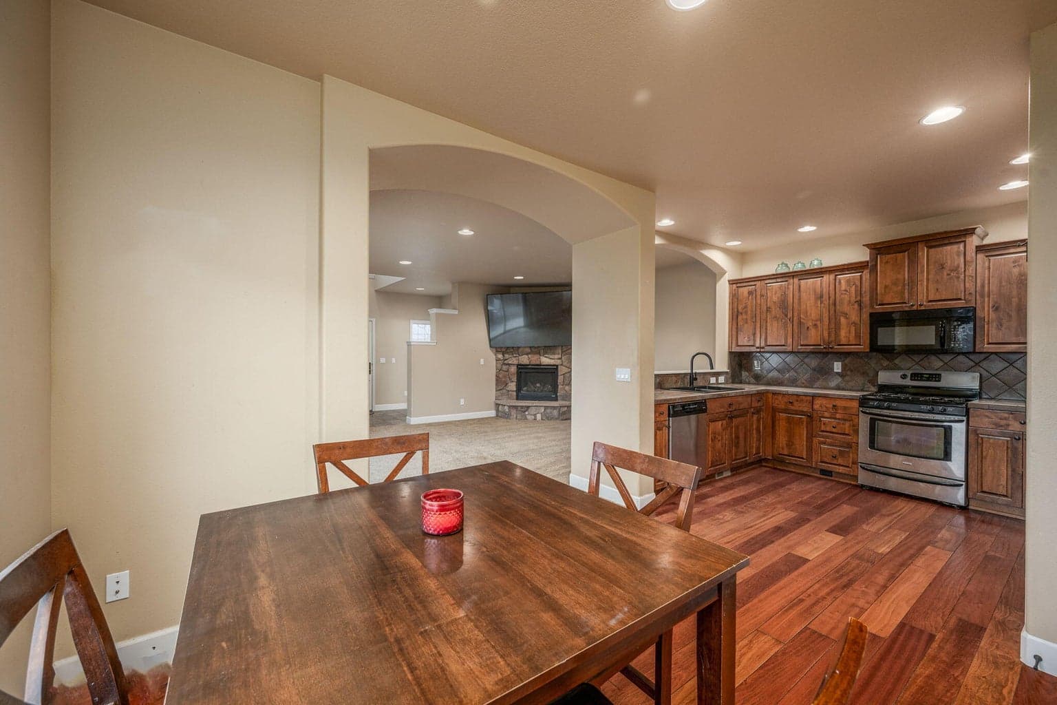 Photo of 1290 NE Carson Street 25 of 49